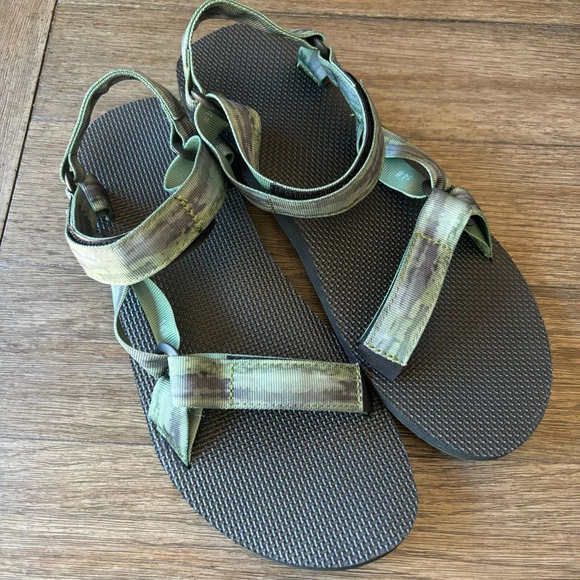 Teva Men’s Sandals! NEW - Picture 1 of 9